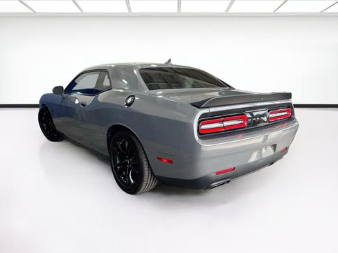 Used 2018 Dodge Challenger R/T w/ Driver Convenience Group RWD image 6