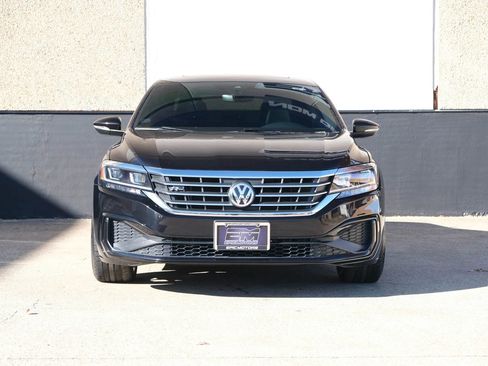 Used 2022 Volkswagen Passat 2.0T R-Line image 2