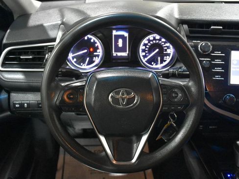 Used 2018 Toyota Camry LE FWD image 14