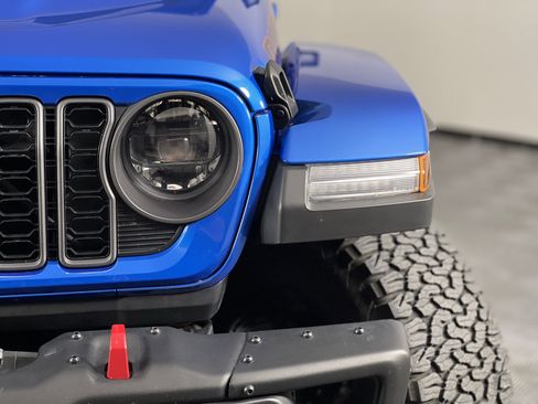 Used 2024 Jeep Wrangler Unlimited Rubicon image 5