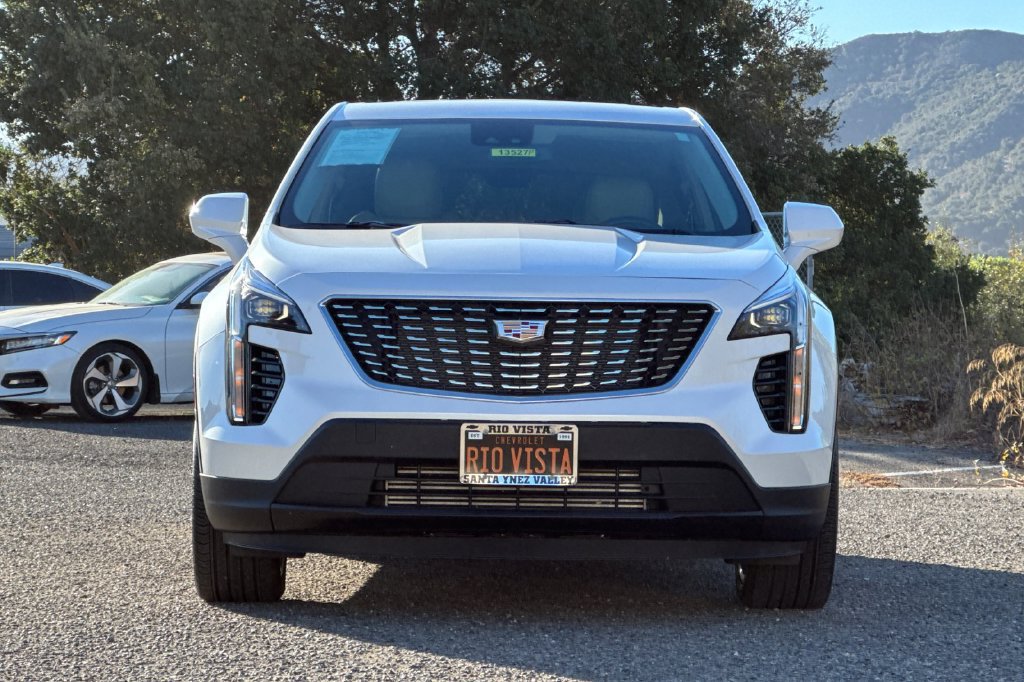 Used 2022 Cadillac XT4 Luxury w/ Driver Awareness Package FWD image 9