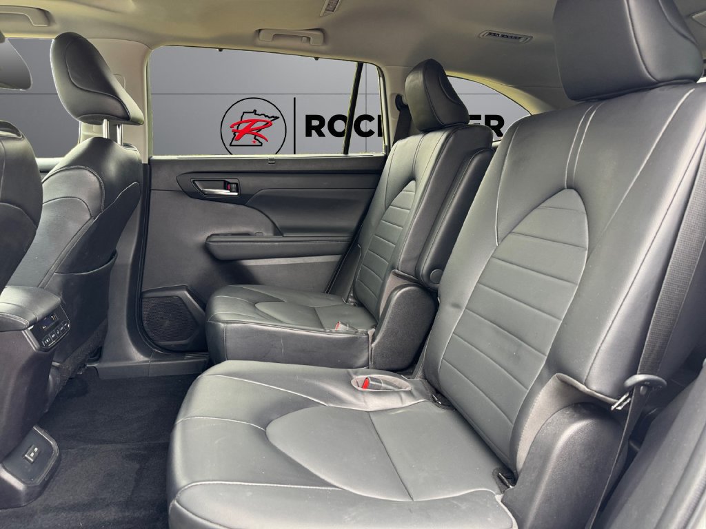 Certified 2022 Toyota Highlander XLE AWD/4WD image 18
