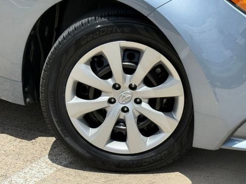 Used 2025 Toyota Corolla LE w/ Carpet Mat Package (TMS) FWD image 2