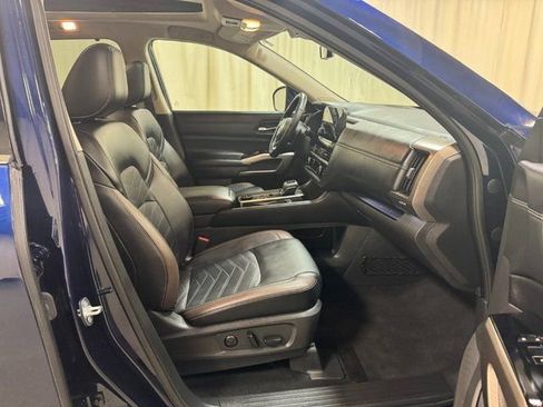 Used 2023 Nissan Pathfinder Platinum w/ Cargo Package image 28