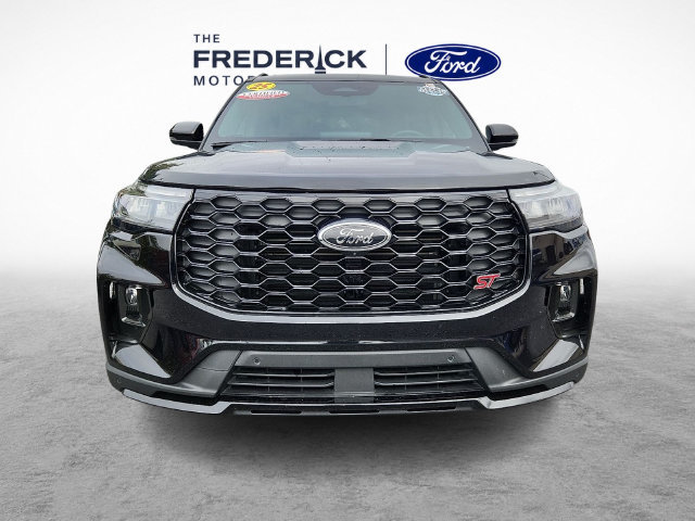 Certified 2025 Ford Explorer ST AWD/4WD image 2