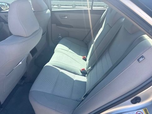 Used 2017 Toyota Camry LE FWD image 11