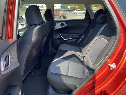 Used 2021 Kia Soul LX image 16
