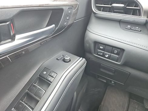 Used 2023 Toyota Highlander Limited image 22