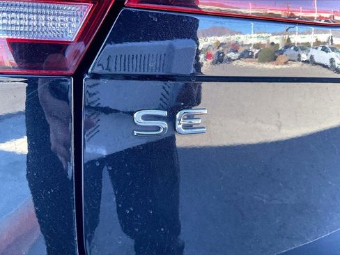 Used 2024 Volkswagen Tiguan SE image 8