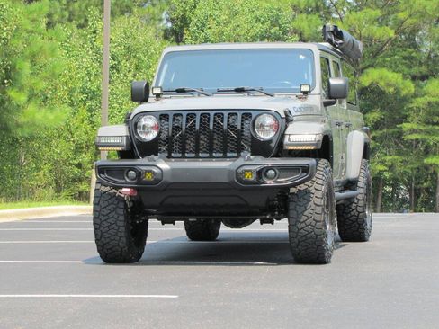 Used 2021 Jeep Gladiator Sport AWD/4WD image 8
