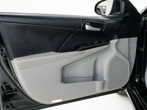 Used 2013 Toyota Camry LE image 7