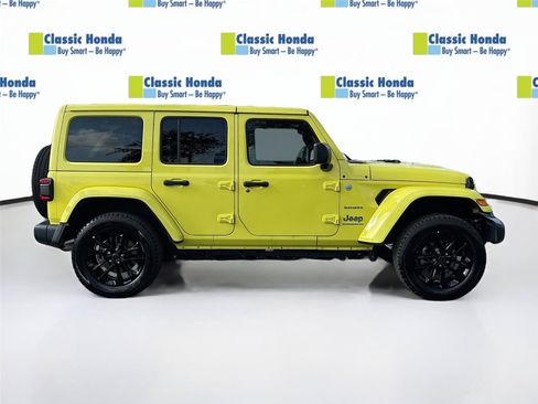 Used 2024 Jeep Wrangler Unlimited Sahara AWD/4WD image 9