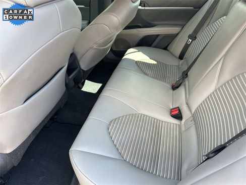 Used 2020 Toyota Camry SE image 12