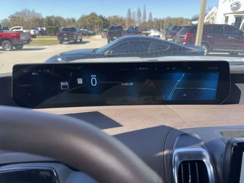 Used 2025 Ford Expedition King Ranch image 13