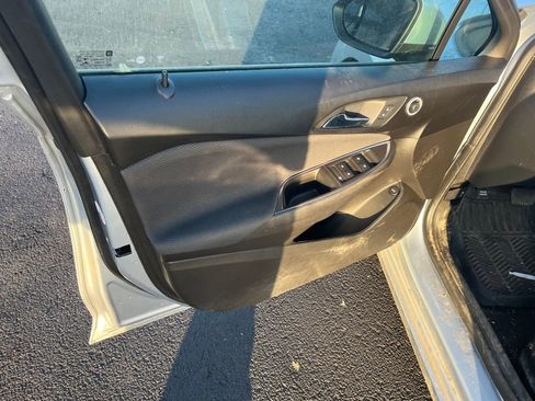 Used 2017 Chevrolet Cruze LS image 15