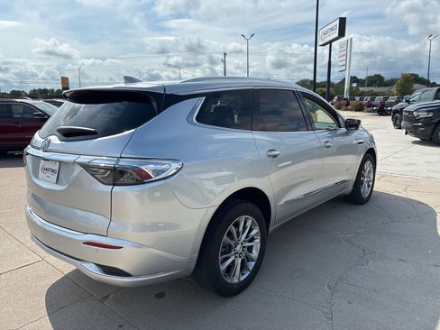 Used 2022 Buick Enclave Avenir image 7