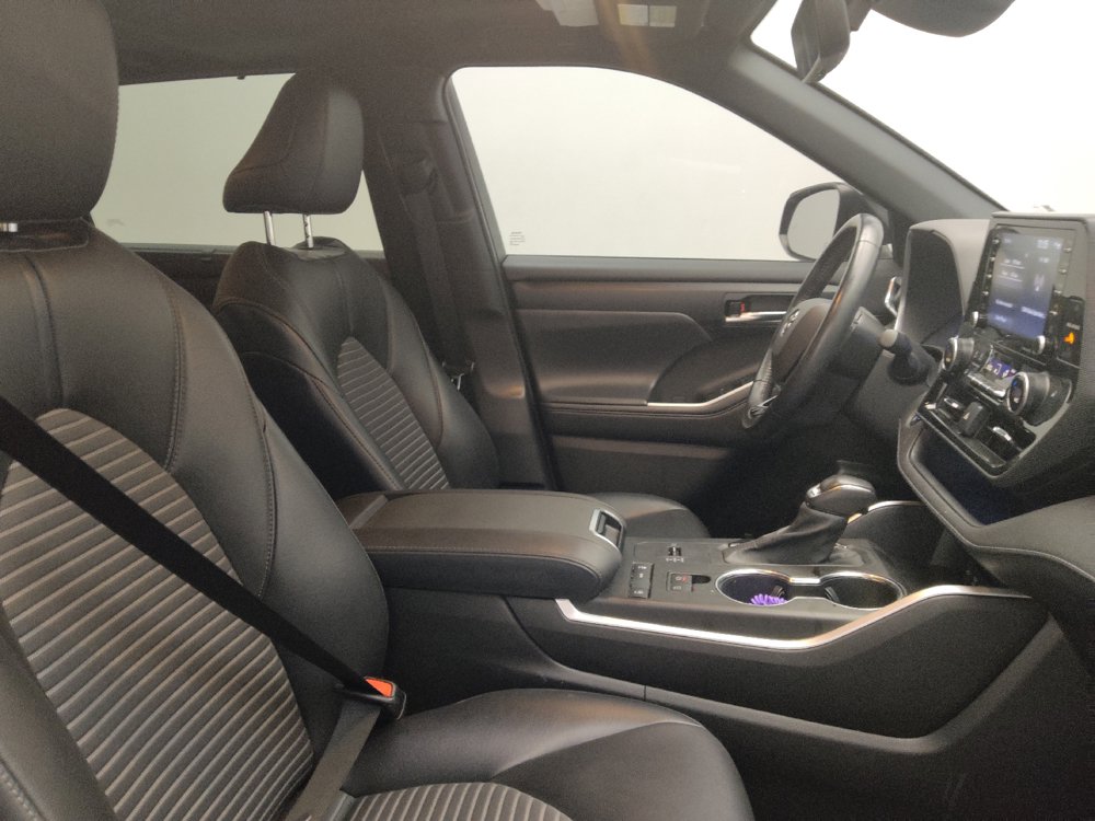 Used 2021 Toyota Highlander XSE FWD image 21