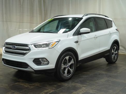 Used 2017 Ford Escape SE w/ Equipment Group 201A AWD/4WD image 2