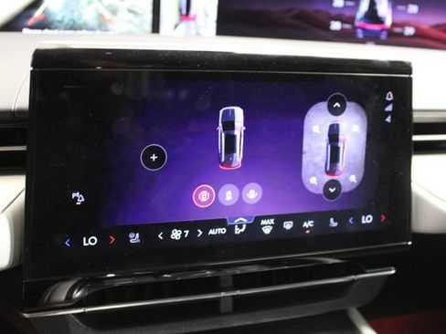 Used 2025 Lincoln Nautilus Premier AWD/4WD image 20