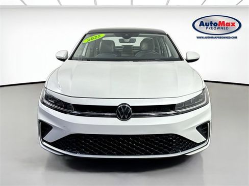 Used 2025 Volkswagen Jetta SE image 7