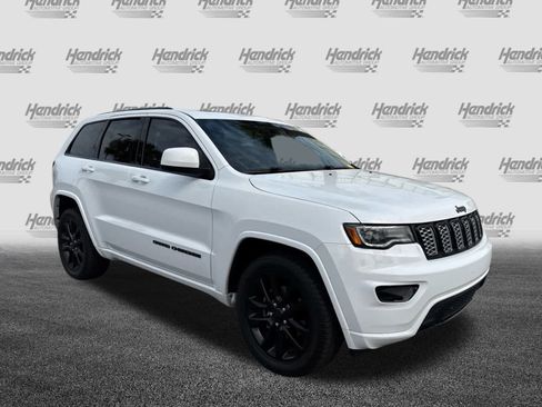 Used 2020 Jeep Grand Cherokee Altitude image 3