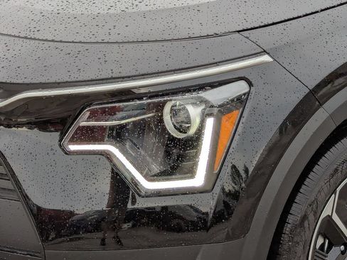 New 2026 Kia Niro EX FWD image 10