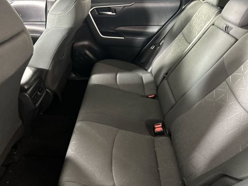 Used 2021 Toyota RAV4 XLE w/ Convenience Package image 24