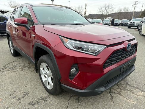 Used 2021 Toyota RAV4 XLE w/ XLE Grade Weather Package image 18