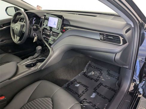 Used 2024 Toyota Camry SE FWD image 30