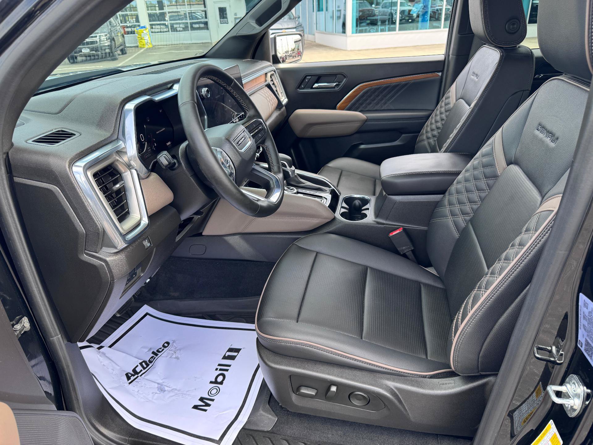 Used 2025 GMC Canyon Denali w/ LPO, Denali Black Edition AWD/4WD image 10