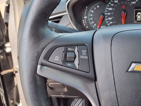 Used 2019 Chevrolet Trax LT w/ LT Convenience Package FWD image 21