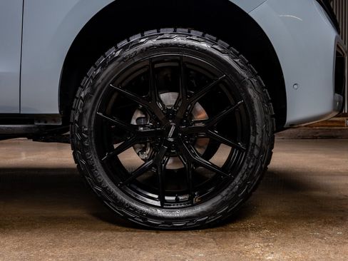 Used 2025 Ford Expedition Tremor AWD/4WD image 12