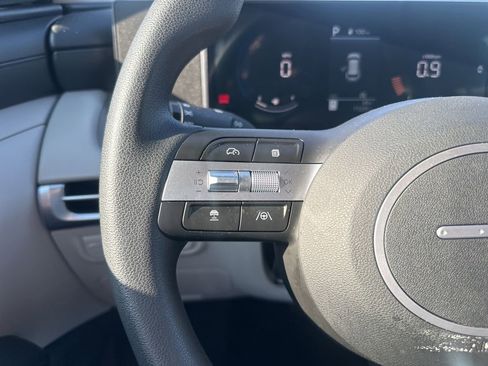 Used 2025 Hyundai Tucson SE image 24