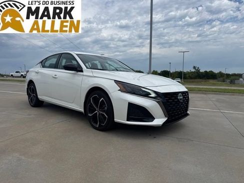Used 2025 Nissan Altima 2.5 SR AWD/4WD image 1