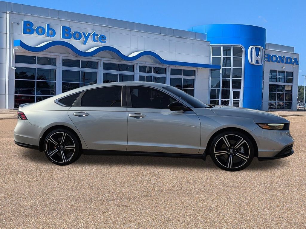 Used 2025 Honda Accord Sport image 4
