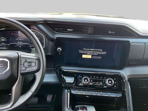 Used 2023 GMC Sierra 1500 AT4 w/ AT4 Premium Package AWD/4WD image 7