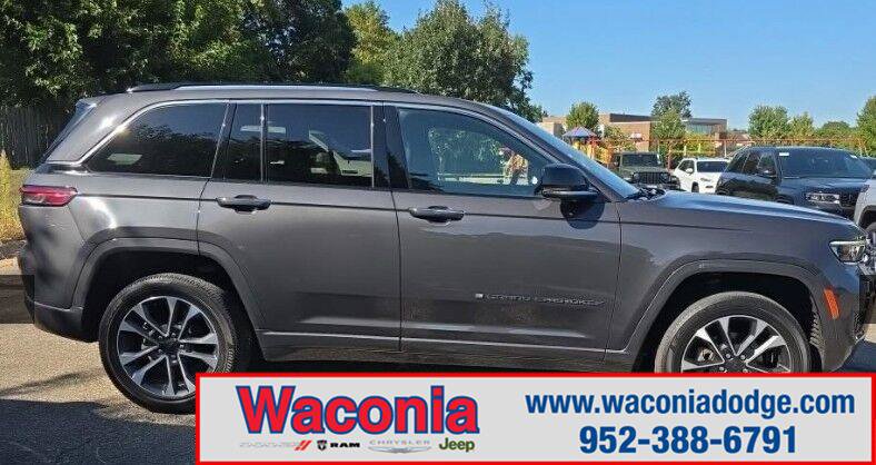 Used 2023 Jeep Grand Cherokee Overland w/ Luxury Tech Group IV AWD/4WD image 1