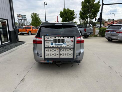 Used 2018 Toyota Sienna XLE w/ Entertainment Package FWD image 5