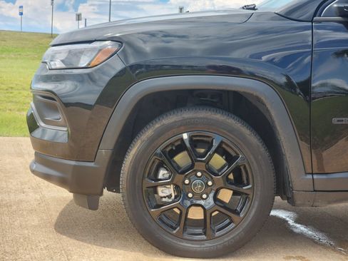 Used 2026 Jeep Compass Latitude AWD/4WD image 13