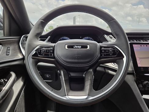 Used 2023 Jeep Grand Cherokee Overland RWD image 49