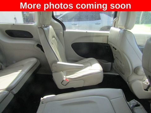 Used 2021 Chrysler Pacifica Limited w/ Premium & Safety Sphere Group AWD/4WD image 12