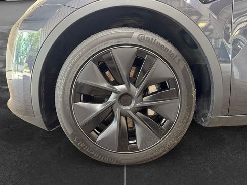 Used 2025 Tesla Model Y Long Range RWD image 29