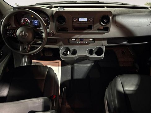 Used 2020 Mercedes-Benz Sprinter 2500 image 10