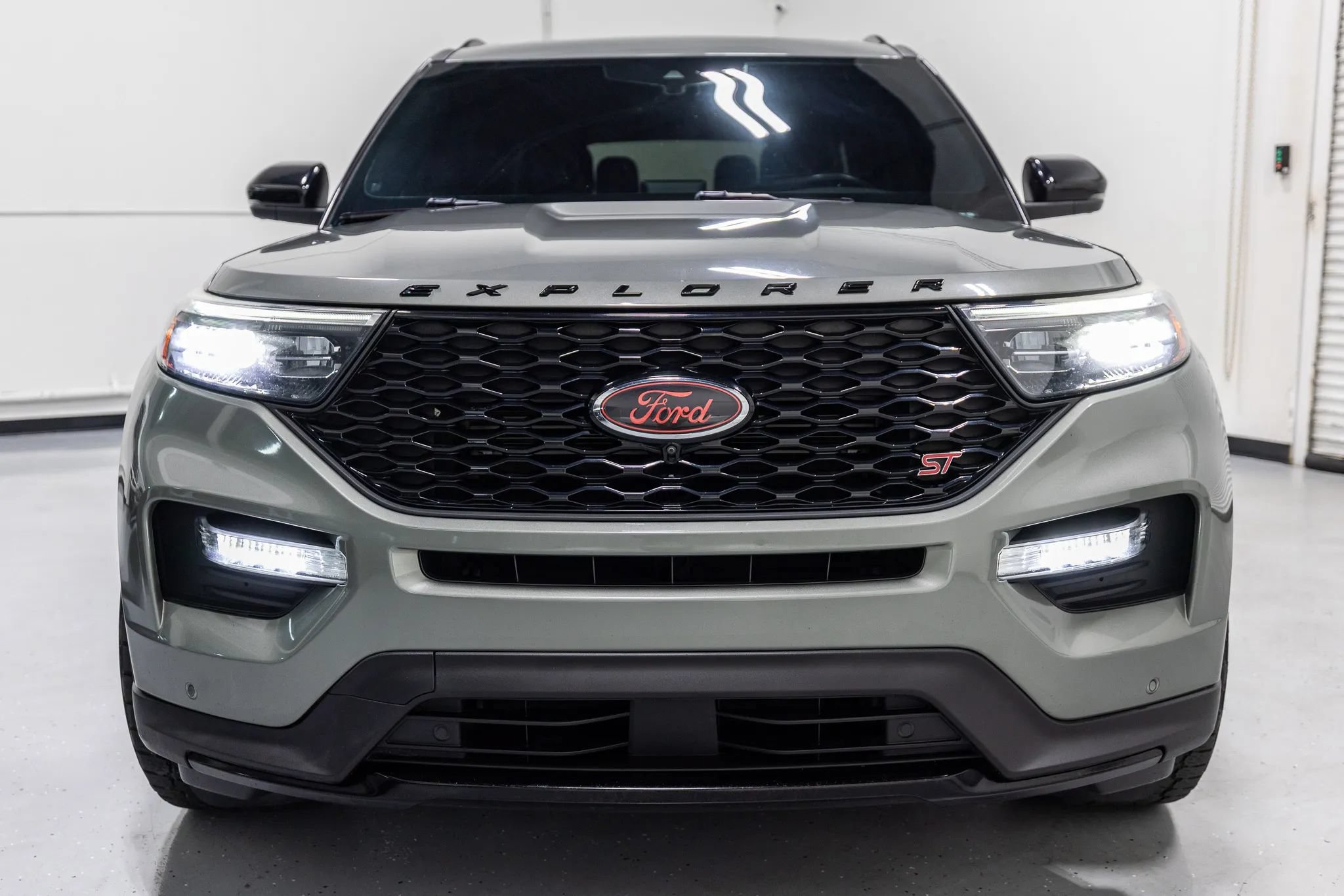 Used 2020 Ford Explorer ST w/ Premium Technology Package AWD/4WD image 6