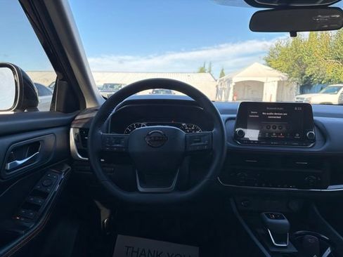 Used 2025 Nissan Rogue SV AWD/4WD image 19