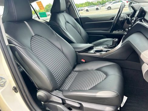 Used 2018 Toyota Camry SE FWD image 11