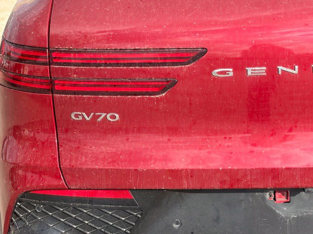 Used 2023 Genesis GV70 2.5T w/ Sport Prestige Package AWD/4WD image 8