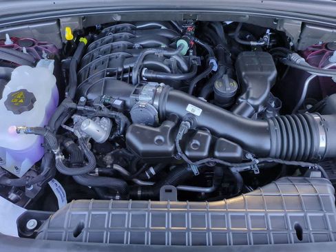 New 2025 Jeep Grand Cherokee Laredo w/ Luxury Tech Group I RWD image 15