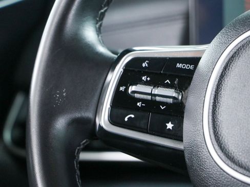 Used 2025 Kia Carnival FWD image 13