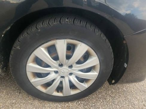 Used 2012 Toyota Corolla LE FWD image 30